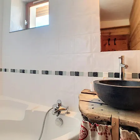 Chalet En Bois, 4 Chambres, Wifi, Skis, Parking Proche, 8 Pers - Fr-1-344-791 Saint-Marcel (Savoie)